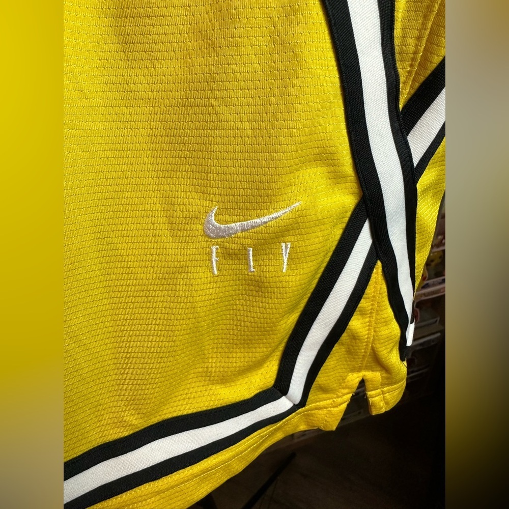 New Nike Dri-Fit Swoosh Fly Crossover Basketball Shorts Women's - Picture 2 of 5